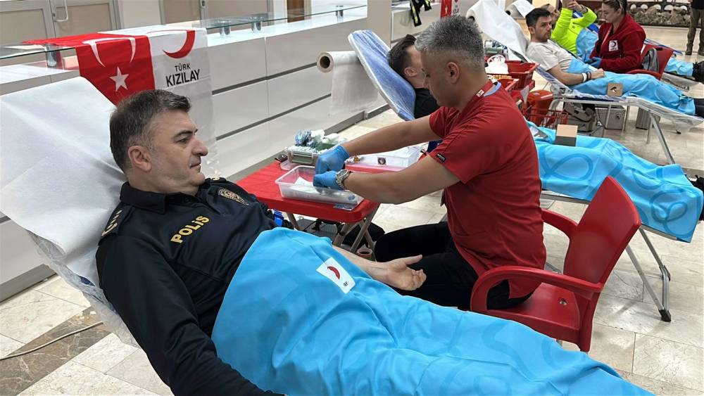 Edirne&rsquo;de polisten kan bağış kampanyası