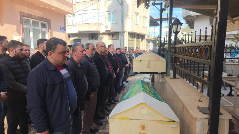 Bursa&rsquo;da babayla oğlunu &ouml;ld&uuml;r&uuml;p, diğer oğlunu yaralayan ş&uuml;pheli adliyede (2)