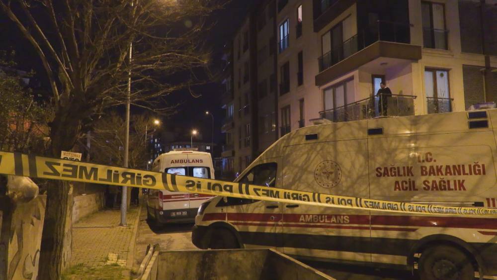 &Ccedil;ekmek&ouml;y'de annesi ve ağabeyini silahla &ouml;ld&uuml;r&uuml;p, diğer ağabeyini yaralayan ş&uuml;pheli yakalandı