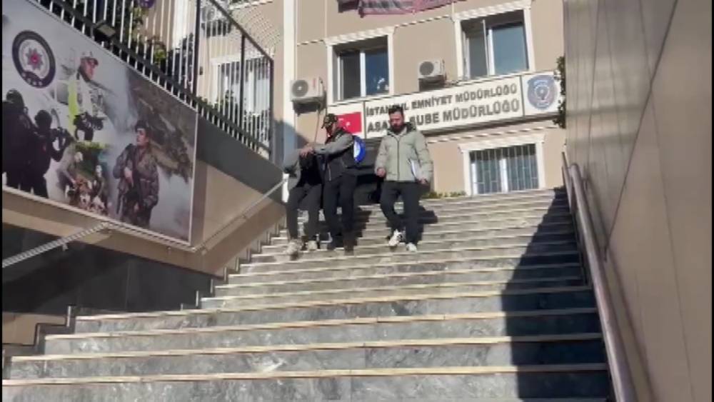 Esenyurt'ta telefonda kendisini polis olarak tanıtıp 2 milyon 140 bin lira dolandırdı