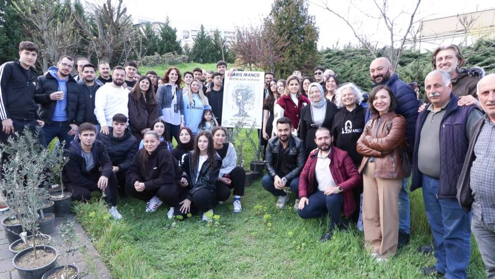 Barış Man&ccedil;o 'Ağa&ccedil;lar Barış'ı S&ouml;yler' projesiyle İstanbul'da anıldı