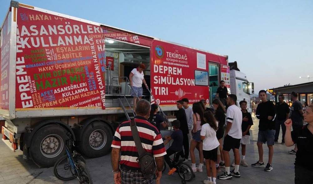   Tekirdağ'da M&uuml;refte depreminin yıld&ouml;n&uuml;m&uuml;nde deprem eğitimi