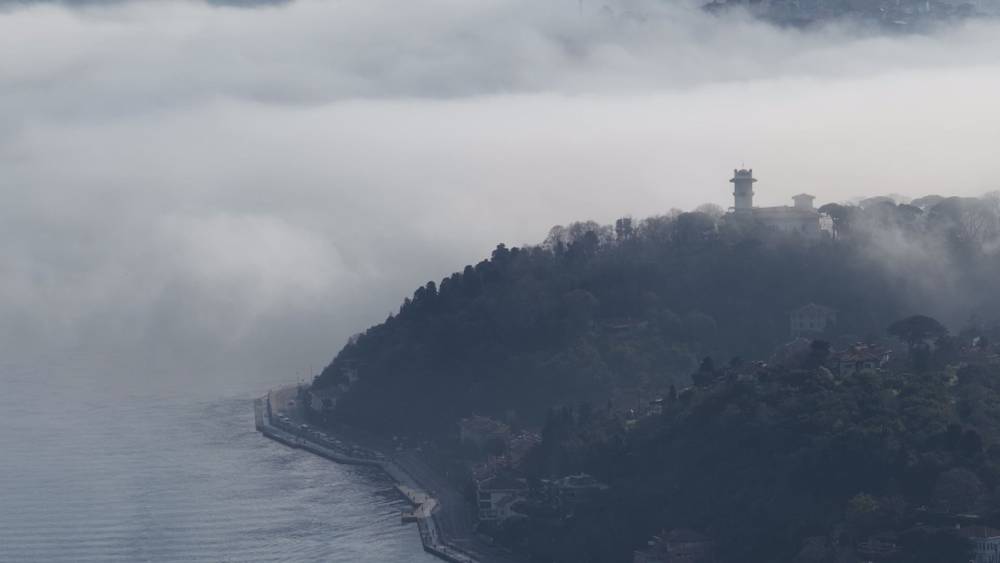 İstanbul Boğazı'nda sis etkili oluyor / Havadan g&ouml;r&uuml;nt&uuml;lerle 