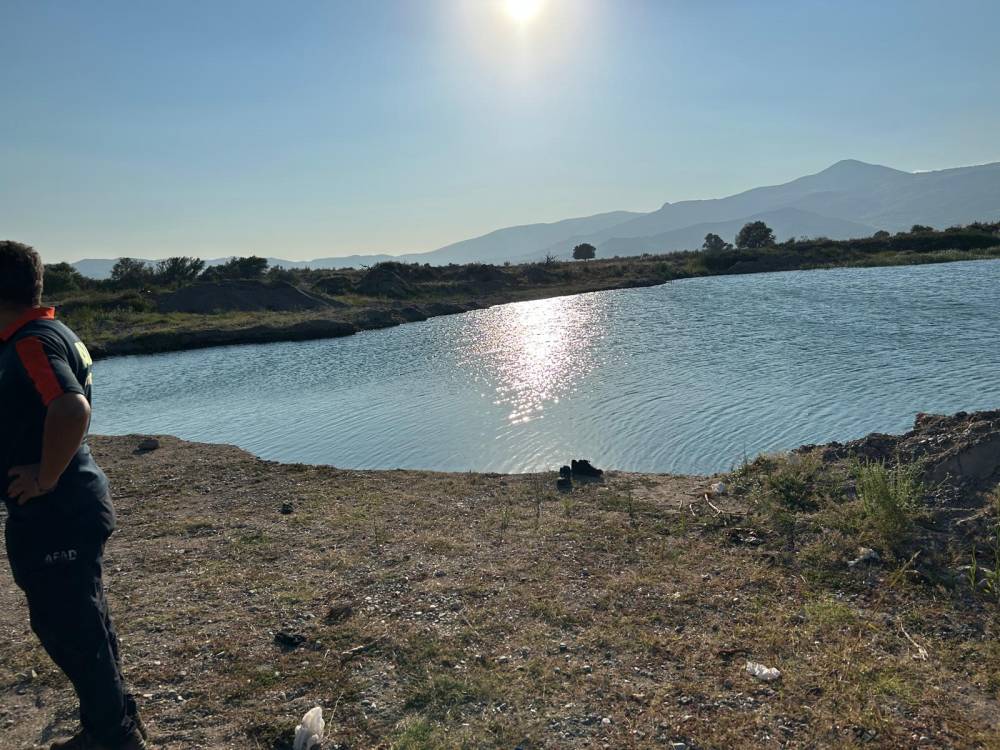 Serinlemek i&ccedil;in girdiği g&ouml;lette boğuldu