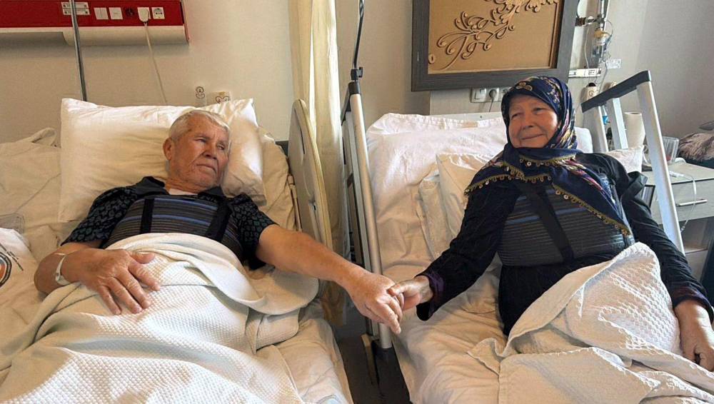 46 yıllık &ccedil;ift, evlilik yıl d&ouml;n&uuml;mlerinde birlikte kalp ameliyatı oldu