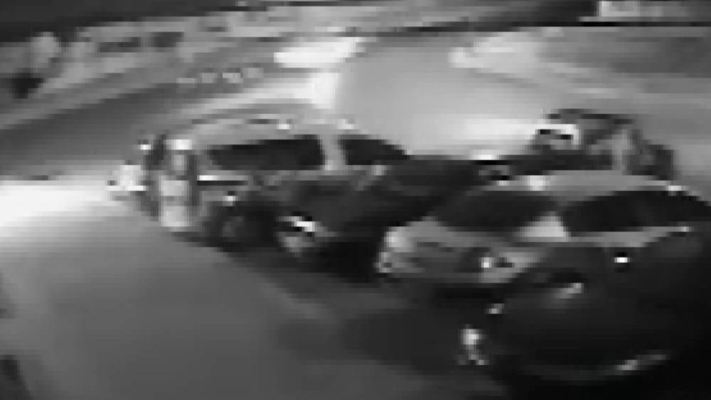 Esenyurt'ta kontrols&uuml;z d&ouml;n&uuml;ş yapan taksi motosiklete &ccedil;arptı: 2 yaralı