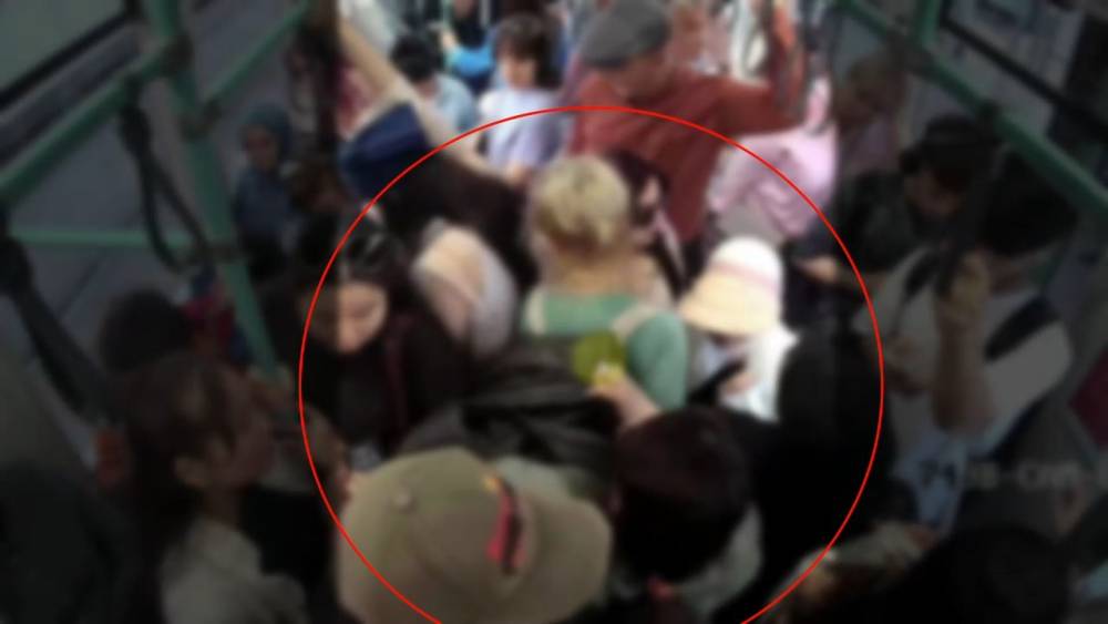 İstanbul'da toplu taşımada turistlere yankesicilik yapan 20 ş&uuml;pheli yakalandı
