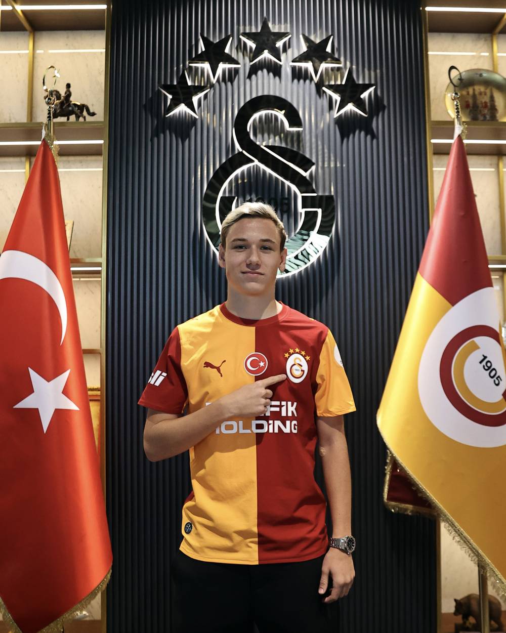 Galatasaray, Aleksei Batrakov&rsquo;un maliyetini a&ccedil;ıkladı / Fotoğraf eklendi