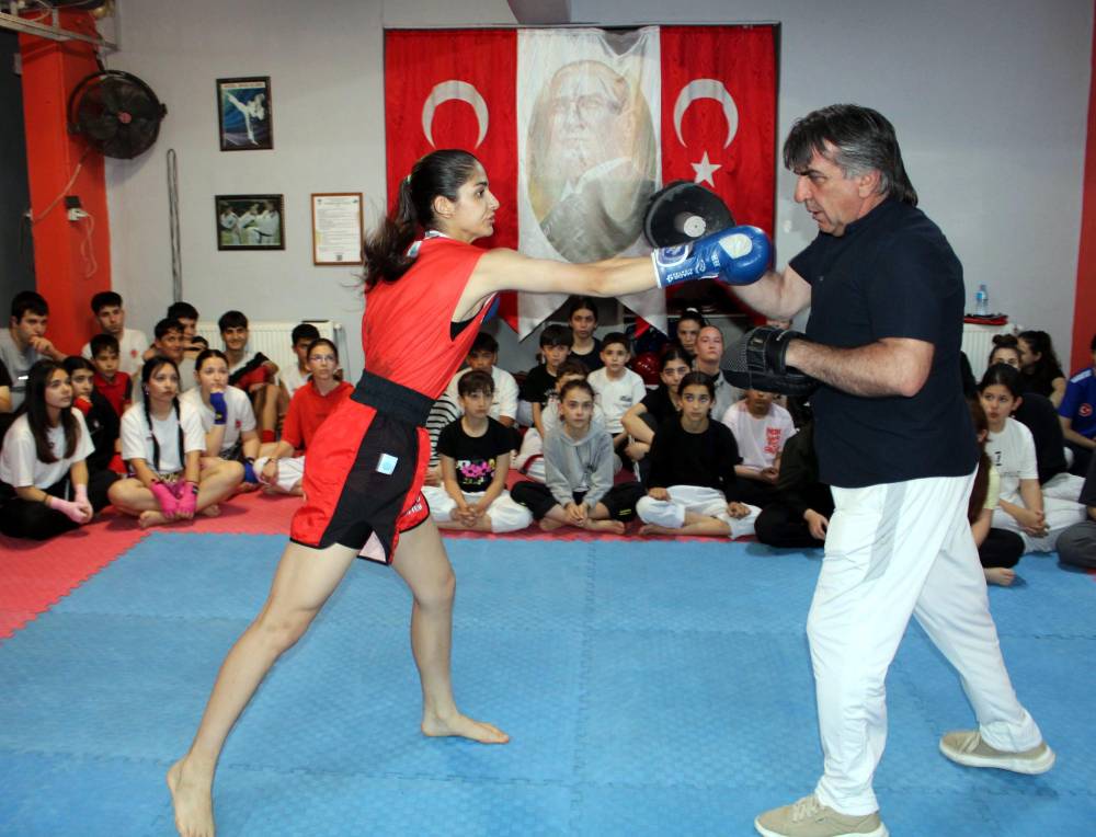 Depremzede Meyra, kick boksta altın madalya kazandı: Hedefim milli forma